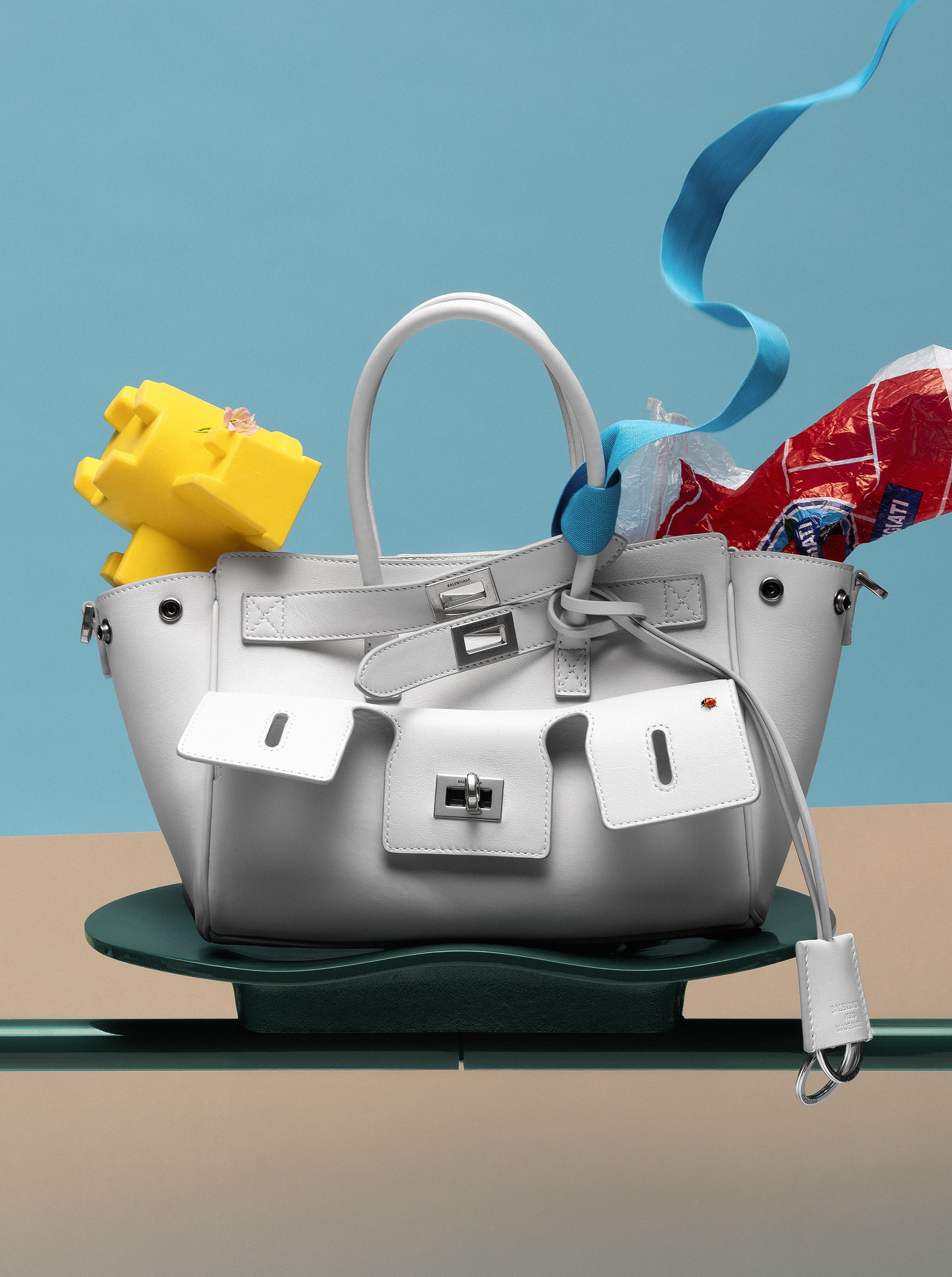 AMICA - Photography by PIERRE TOSTAIN